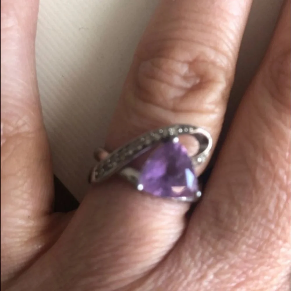 Beautiful sterling silver ring with amethyst and Diamond